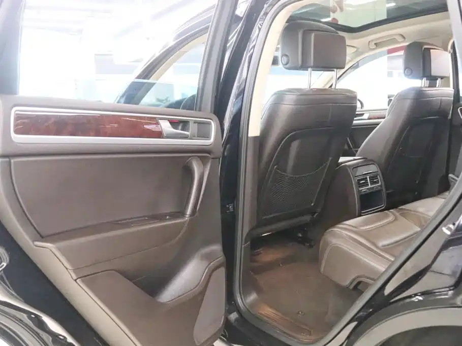 Volkswagen Touareg 2014 2011 3.0TSI Standard