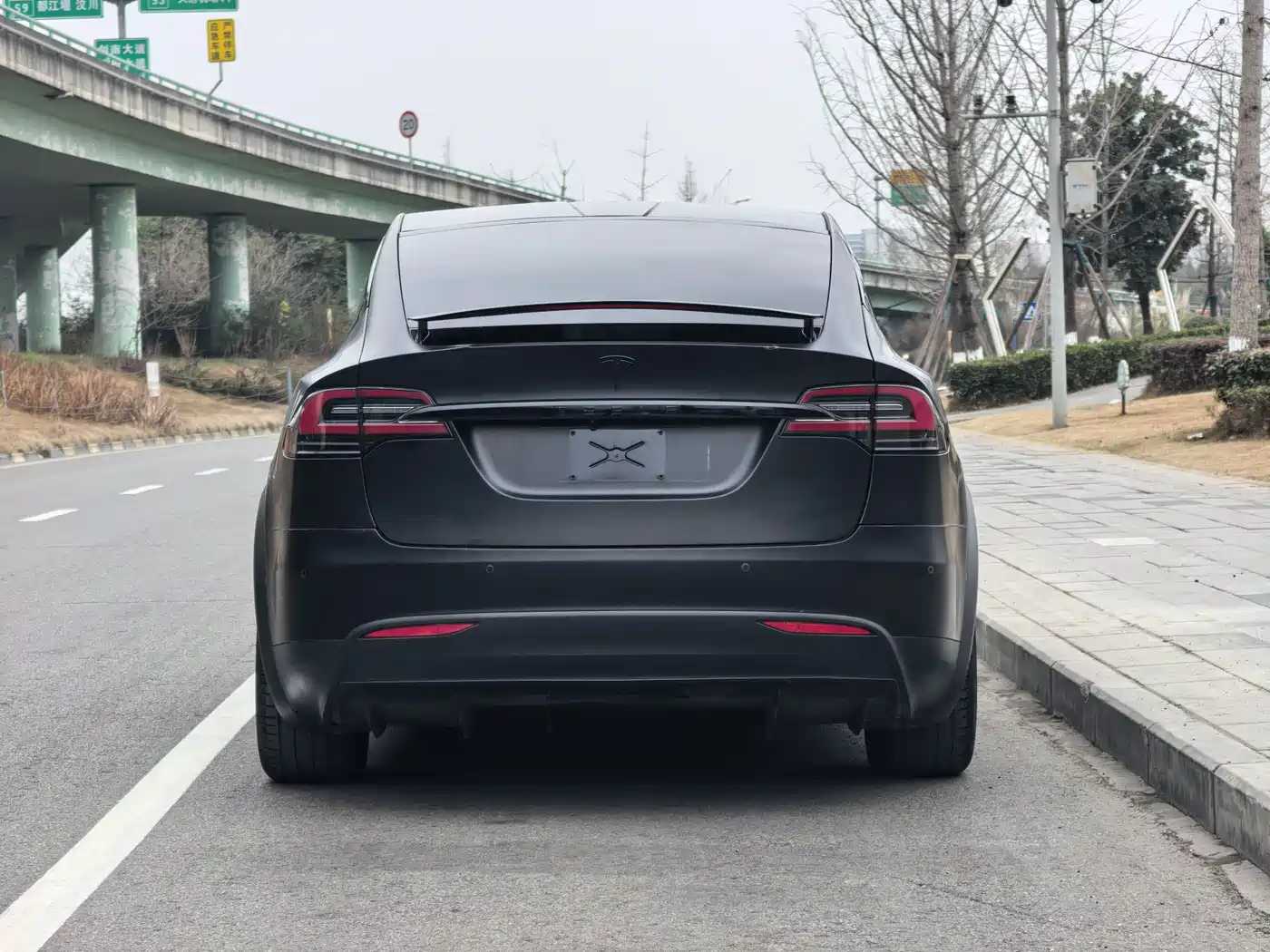 TESLA MODEL X