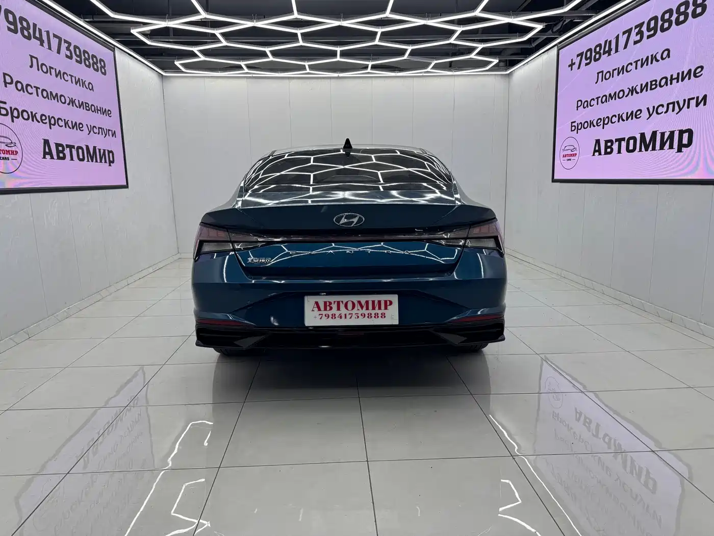 Hyundai Elantra 2022 1.5L CVT LUX Premium Edition фото 7