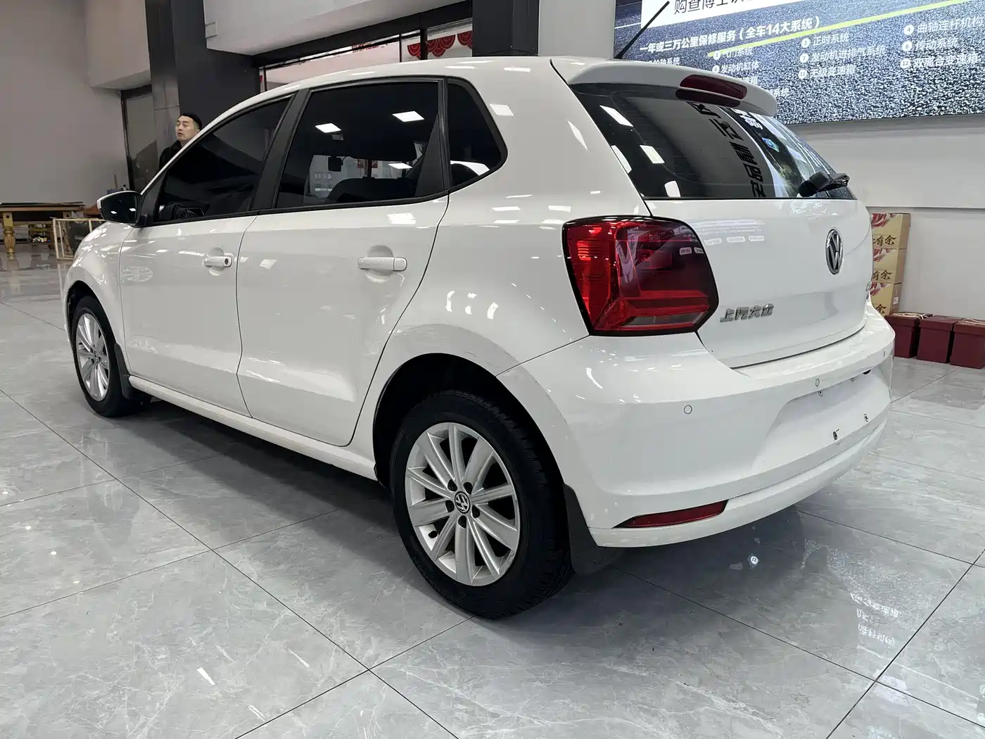 Volkswagen Polo 2014 1.6L Automatic Comfort Edition фото 9