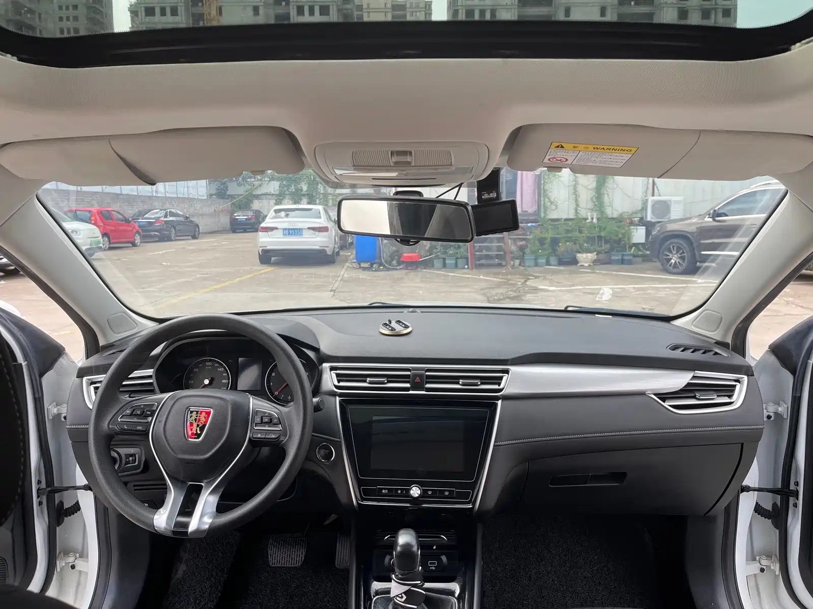 Фото 5 - Roewe i5