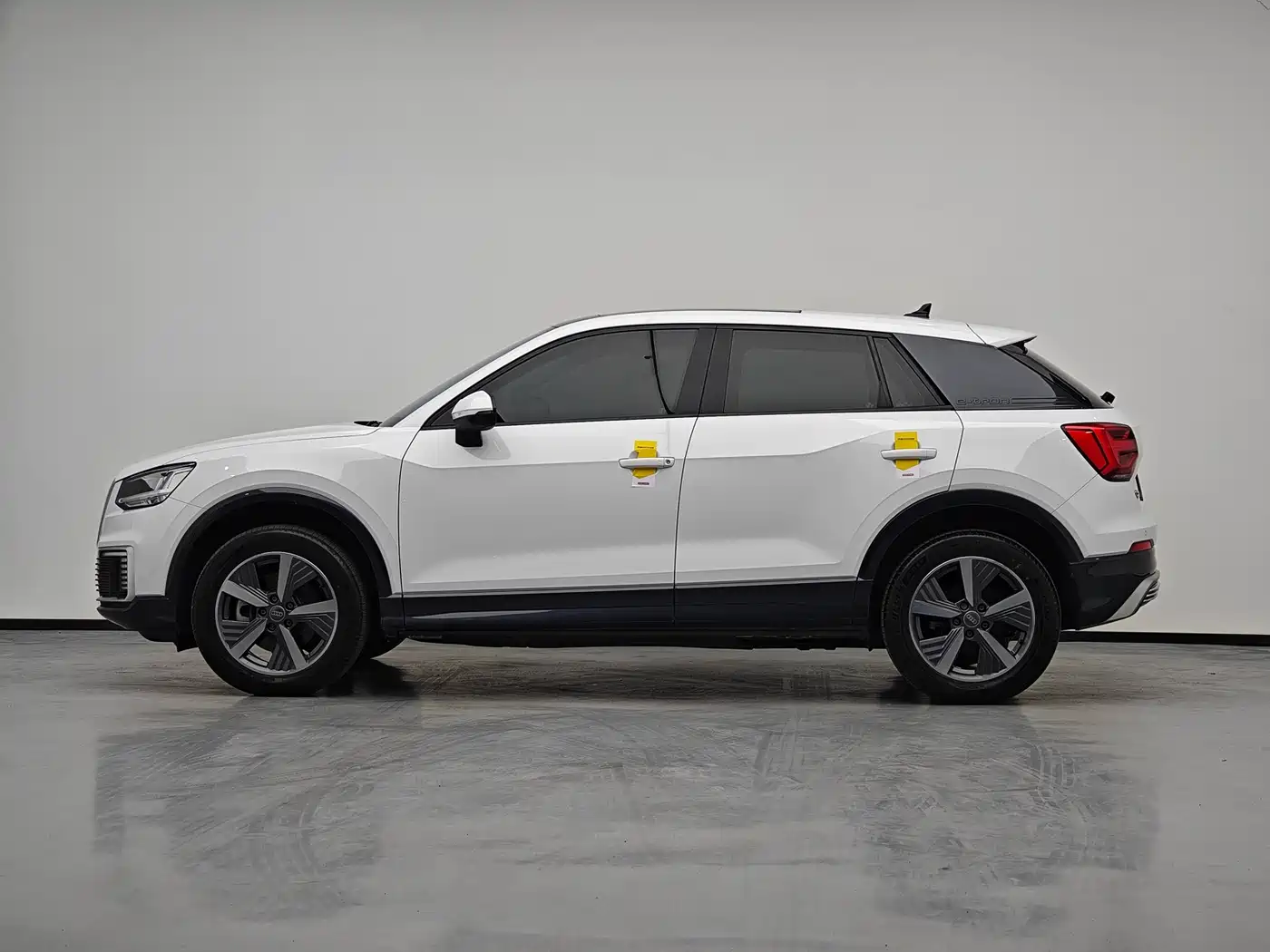 AUDI Q2L E TRON