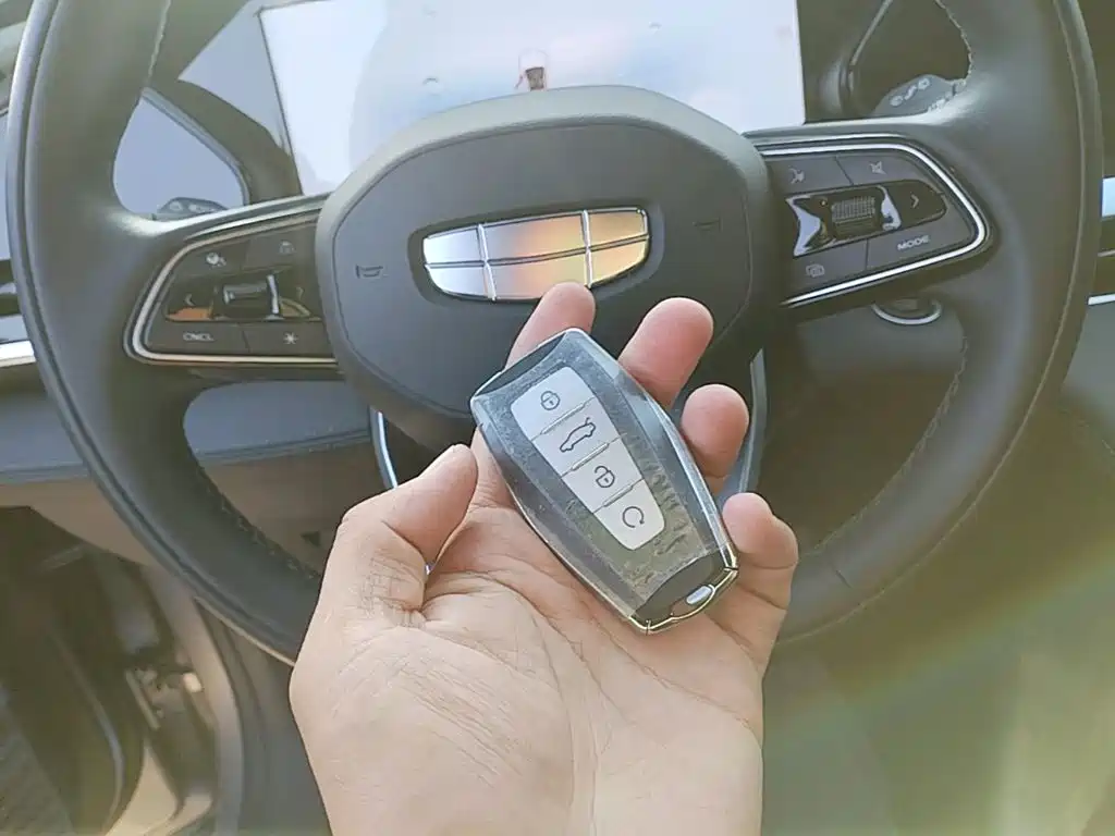 Фото 9 - Geely Monjaro