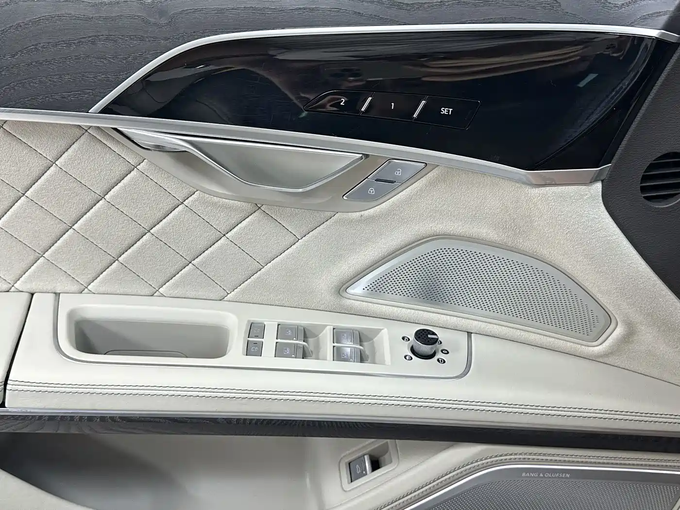 Фото 22 - Audi A8