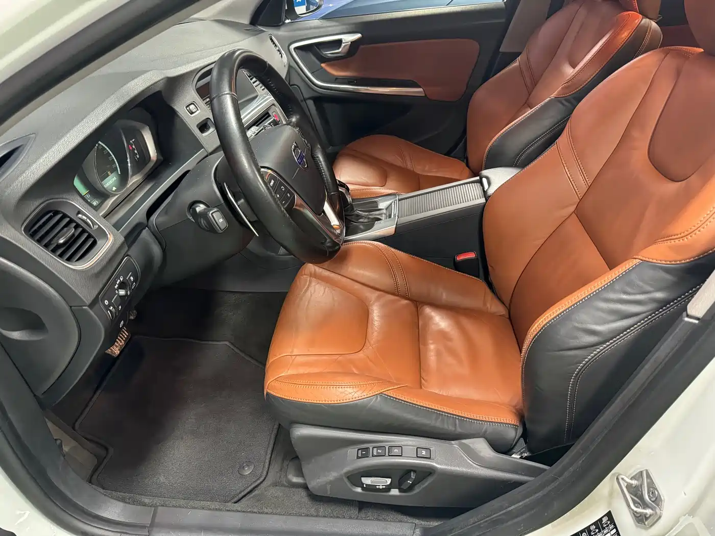Volvo V60 2014 2014 Model Year Facelift T5 Inscription