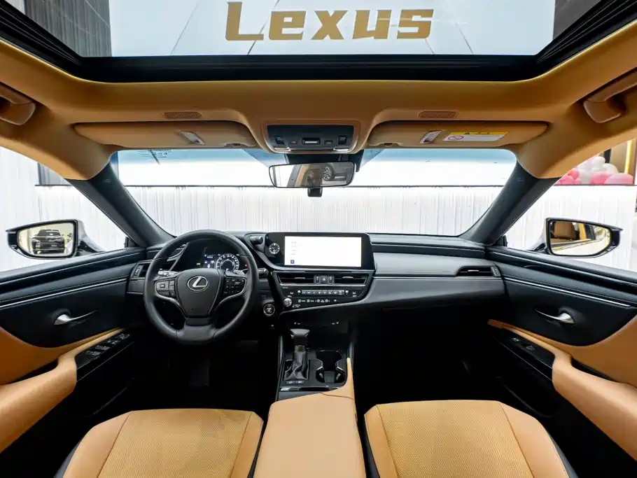 Фото 14 - Lexus ES