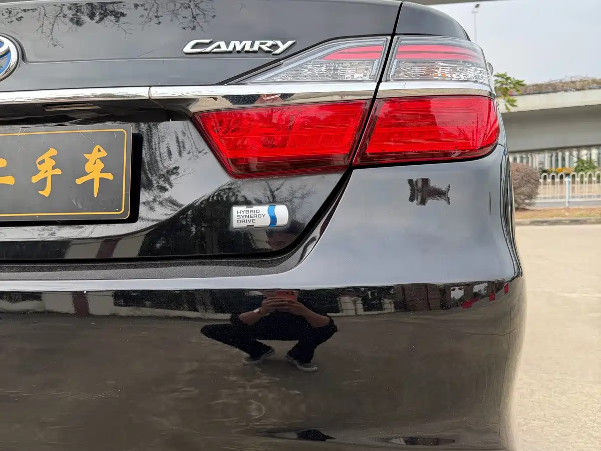 Фото 17 - Toyota Camry