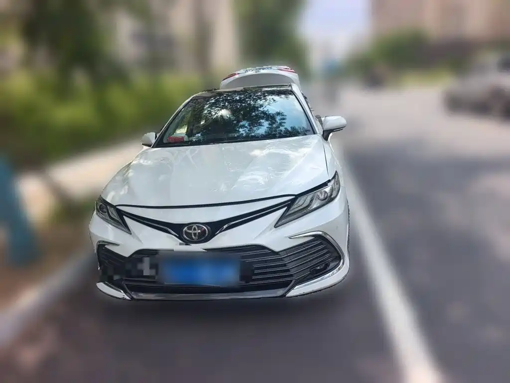 Фото 23 - Toyota Camry