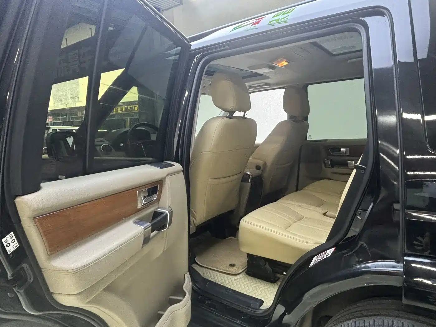 Land Rover Discovery 2012 5.0 V8 SE фото 4