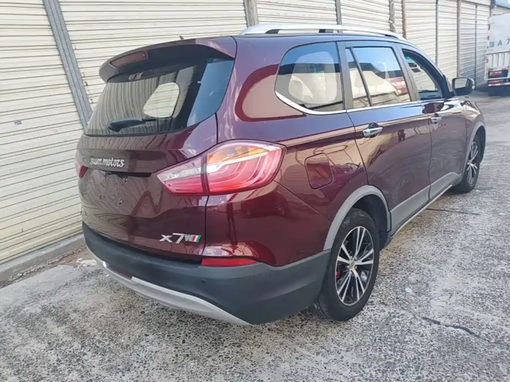 SWM Motor SWM X7 2018 2016 1.8L Manual Luxury 7-seater
