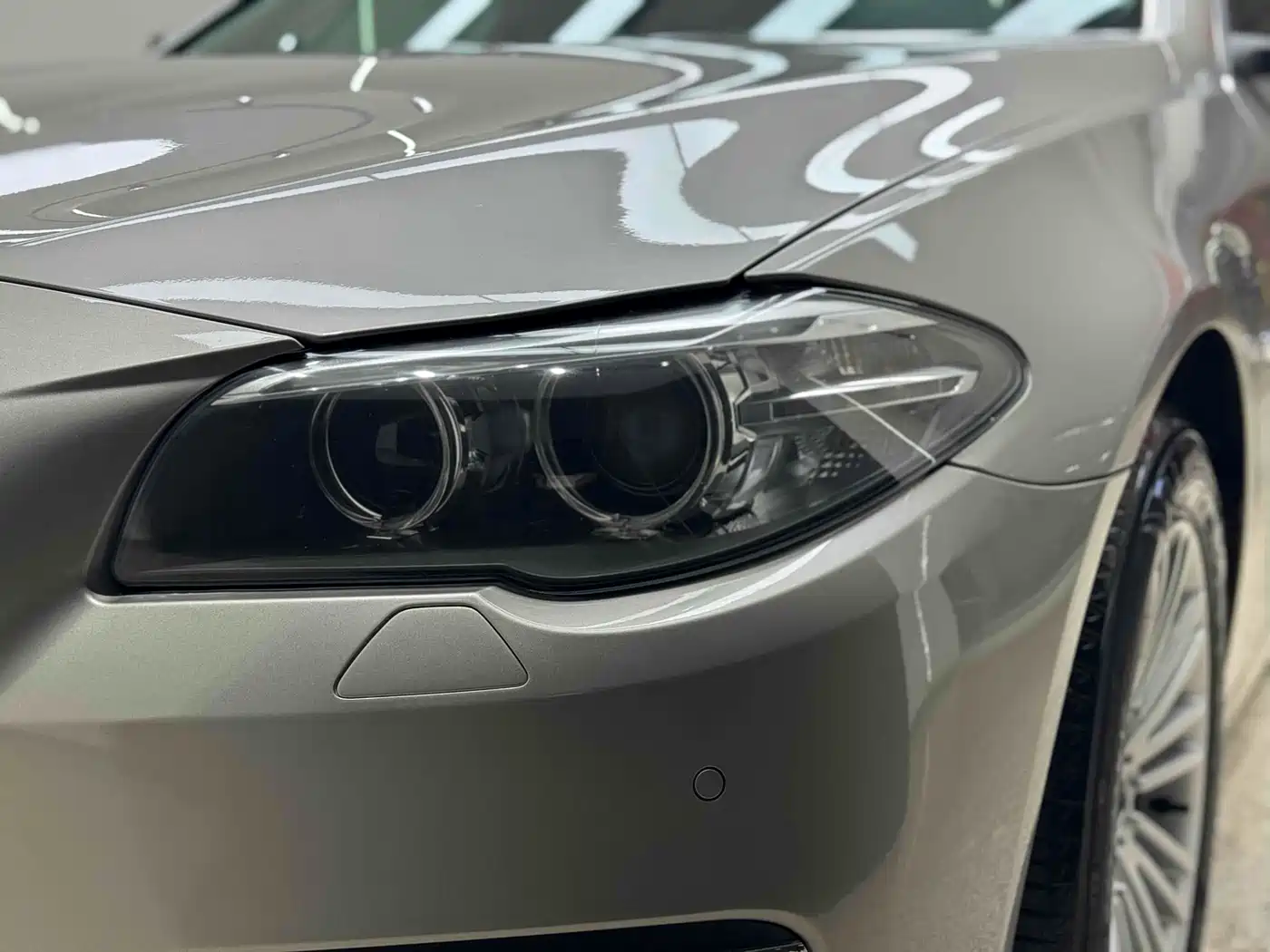 BMW 5 Series 2014 525Li Leading фото 7