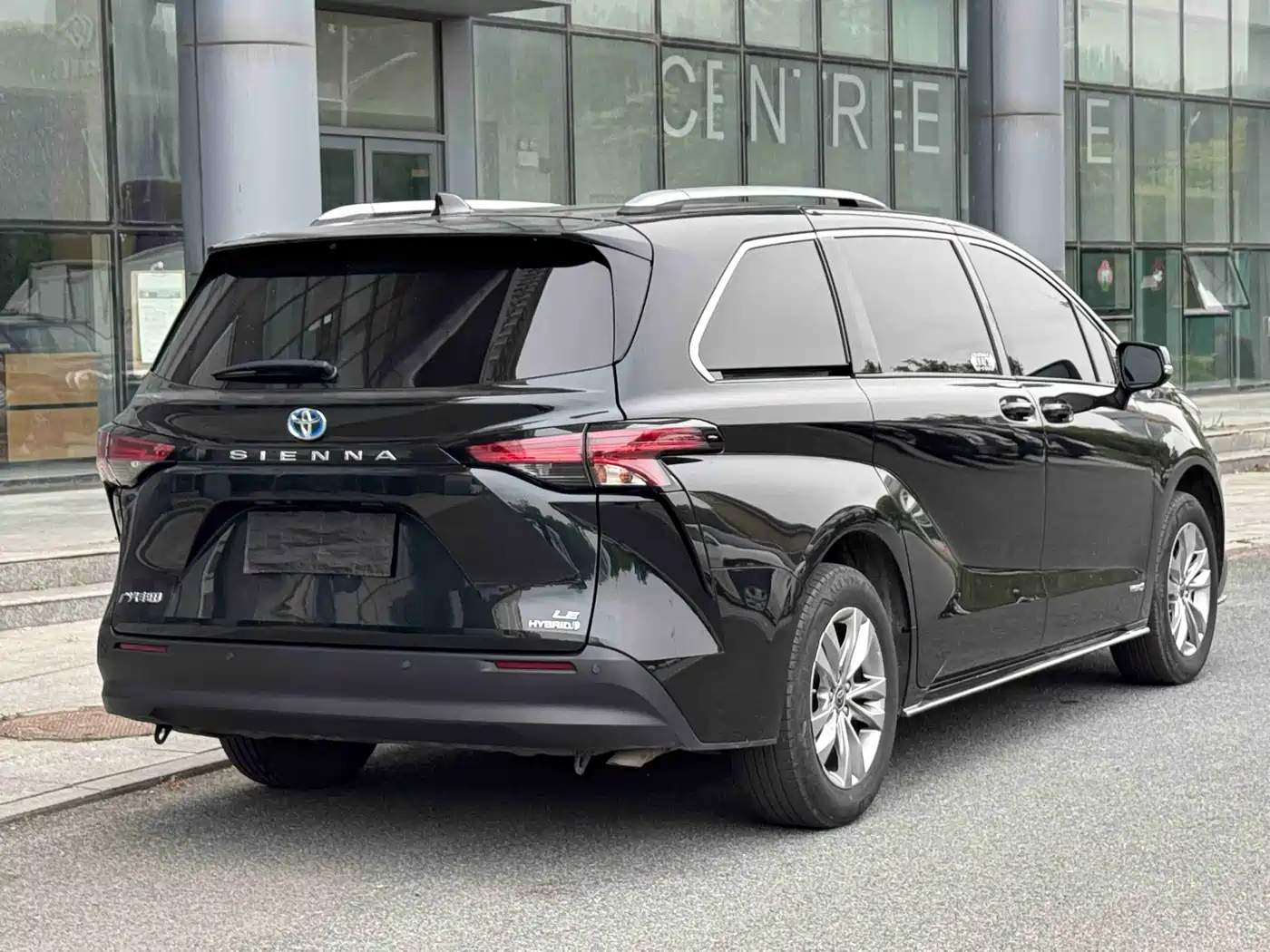 Toyota Sienna 2023 2.5L Hybrid Comfort Edition фото 5