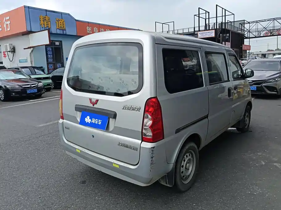 Wuling Motors Wuling Rongguang 2014 2011 1.2L Base Model