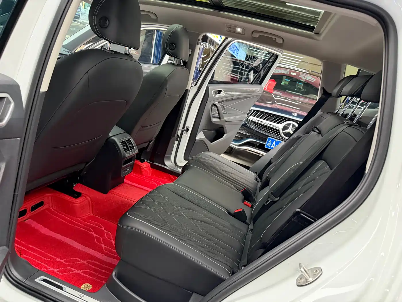 Volkswagen Tiguan L 2024 330TSI Automatic 2WD R-Line Premium Enjoyment Edition фото 14