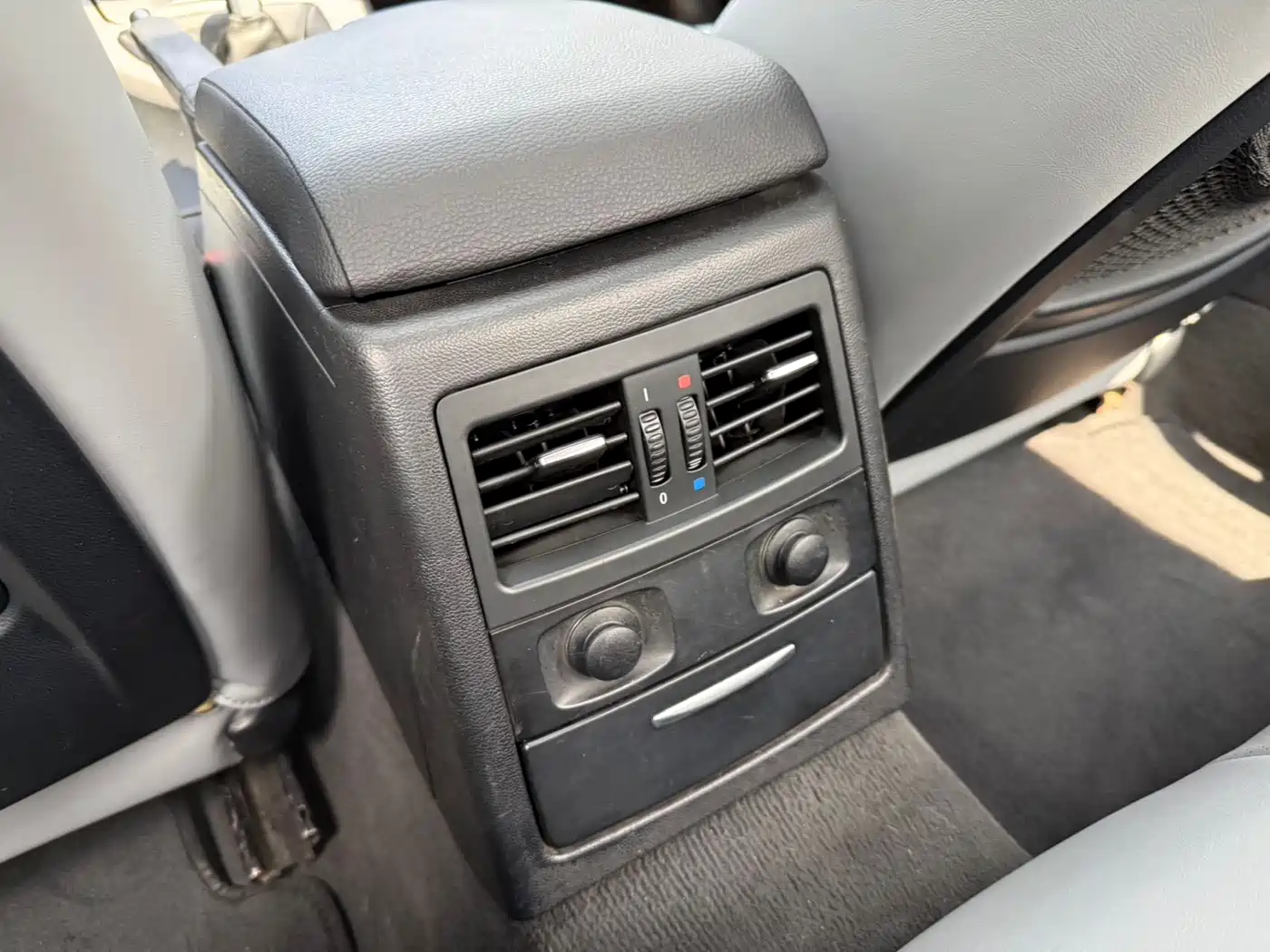 BMW 3 Series (Import) 2005 Model E90 320i фото 18