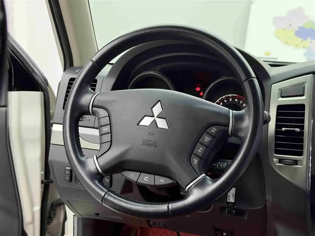Mitsubishi Pajero (Import) 2020 3.0L Automatic Standard Edition фото 12