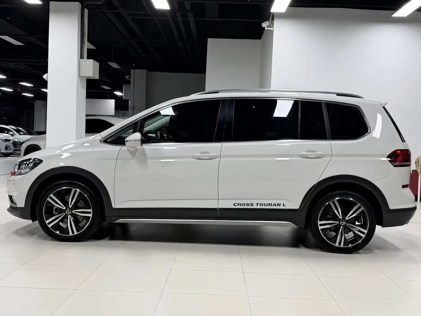 Volkswagen Touran 2022 Touran L 280TSI DSG Frontier Edition 7-seater фото 8