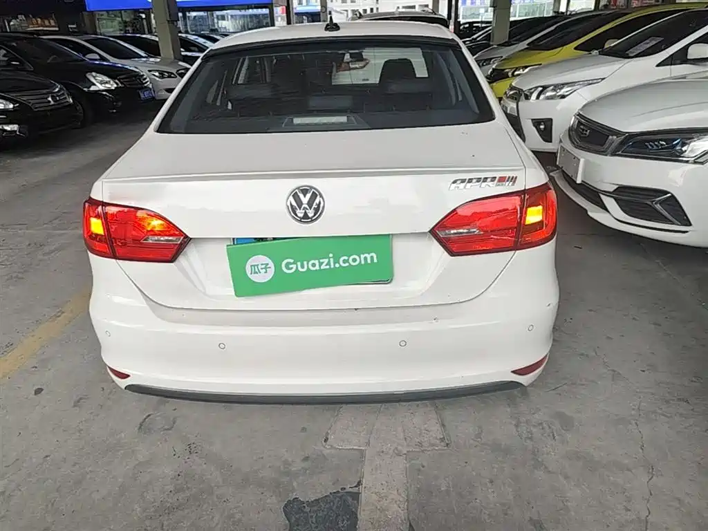 Volkswagen Sagitar 2014 Facelift 1.6L Automatic Comfort фото 6