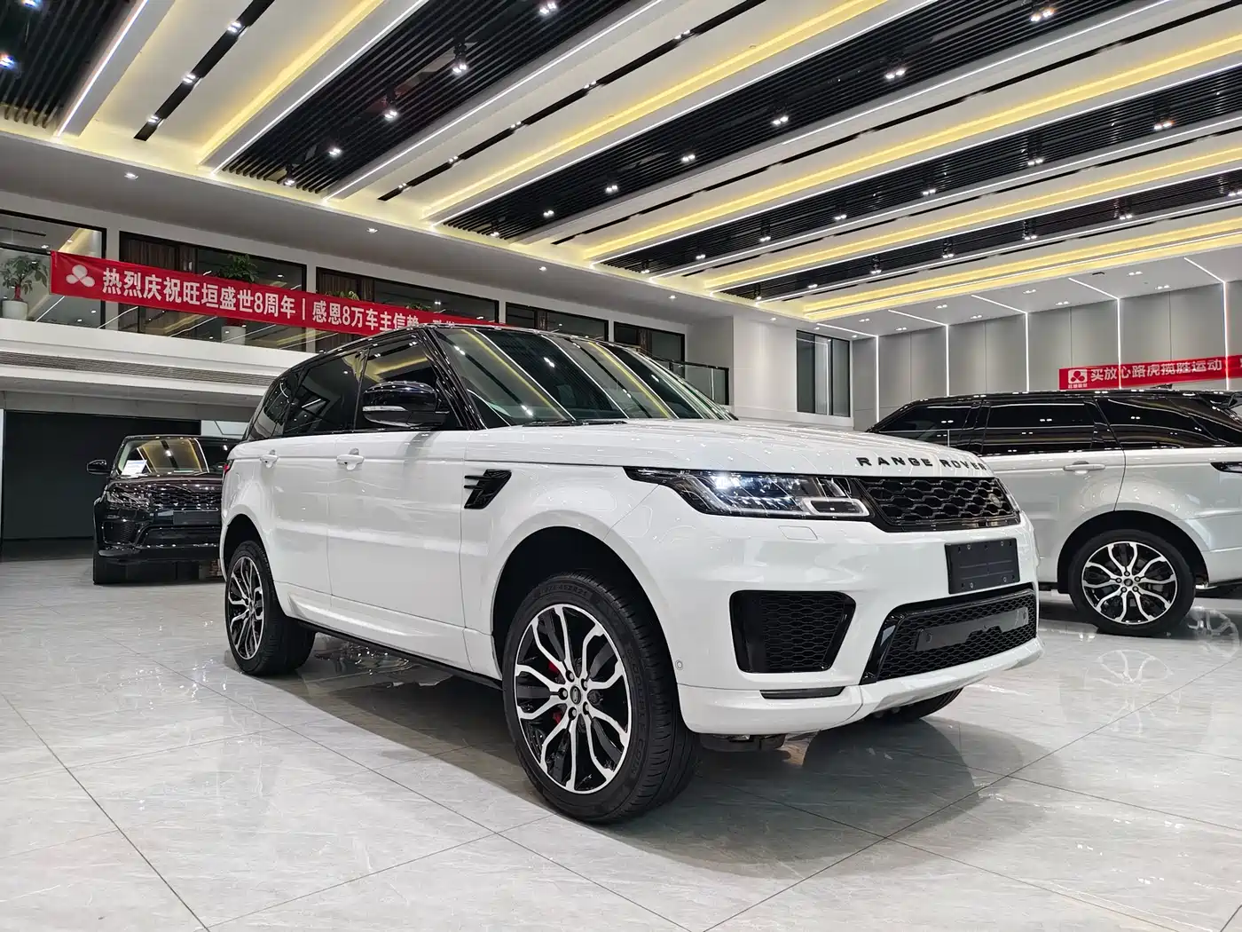 Land Rover Range Rover Sport 2021 3.0 L6 Gloss Black Edition фото 3