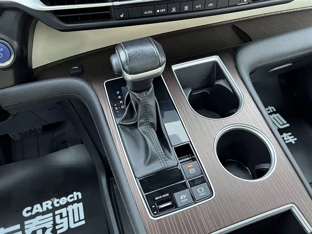 Toyota Granvia 2023 2.5L Hybrid Prestige PLUS Edition фото 21