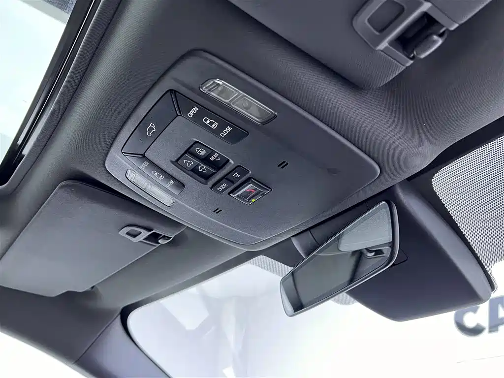 Toyota Granvia 2023 2.5L Hybrid Prestige PLUS Edition фото 25