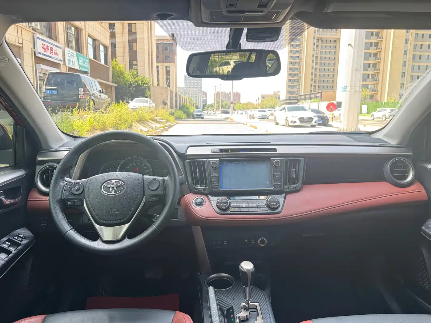 Photo 9 - Toyota RAV4