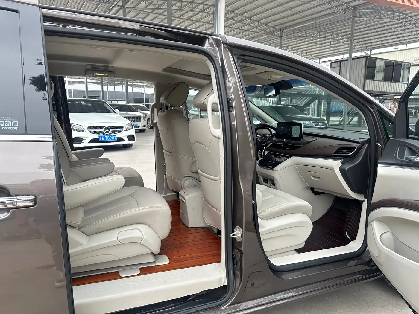 Buick GL8 2021 Land Business Class 652T Luxury фото 11