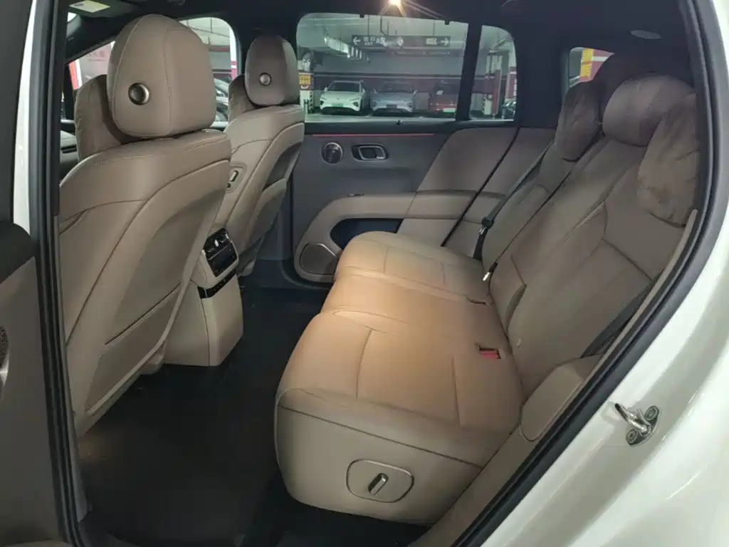 Photo 17 - Li Auto i6