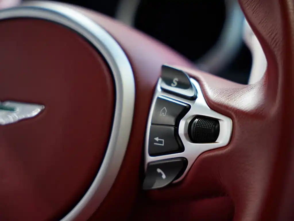 Фото 49 - Aston Martin DB11