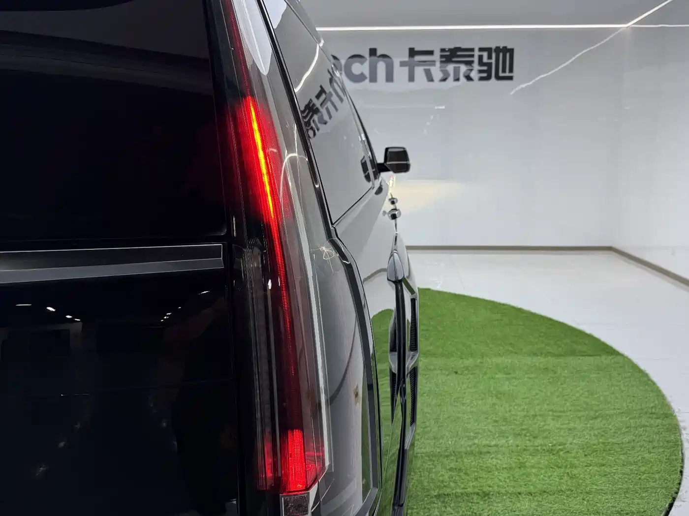 Cadillac Escalade 2017 6.2L ESV Platinum Extended фото 10