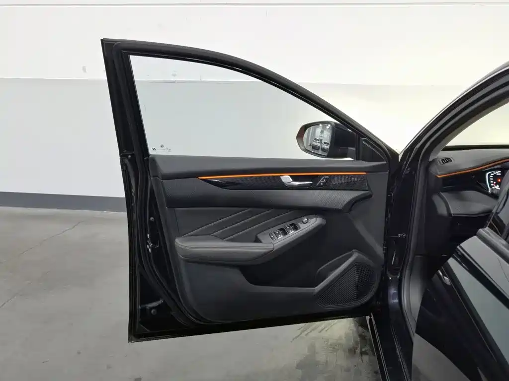 Dongfeng Aeolus Yixuan MAX 2023 2023 1.5T Ultra Stylish Dad Edition