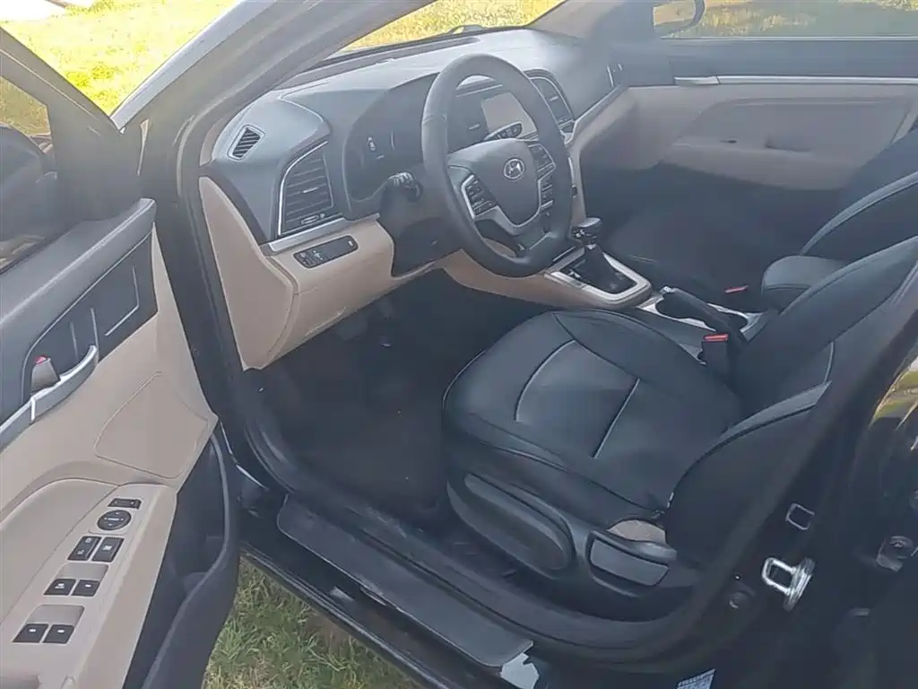 Hyundai Elantra 2016 Model 1.6L Automatic Smart Elite фото 12