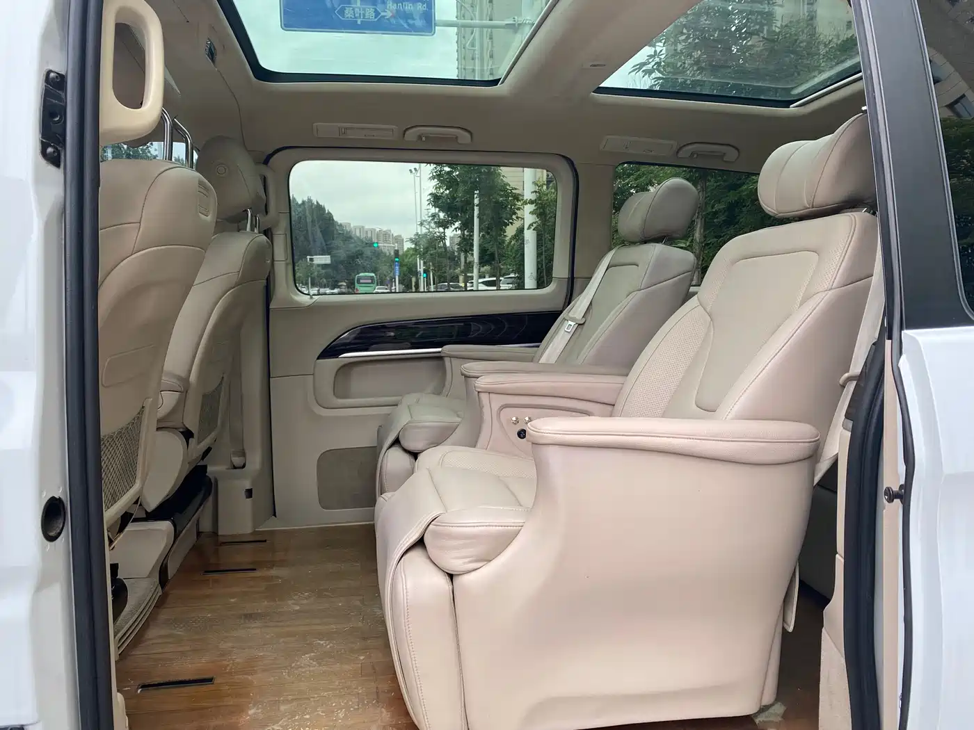 Mercedes-Benz V-Class 2017 Model V 260 Premium Edition фото 6