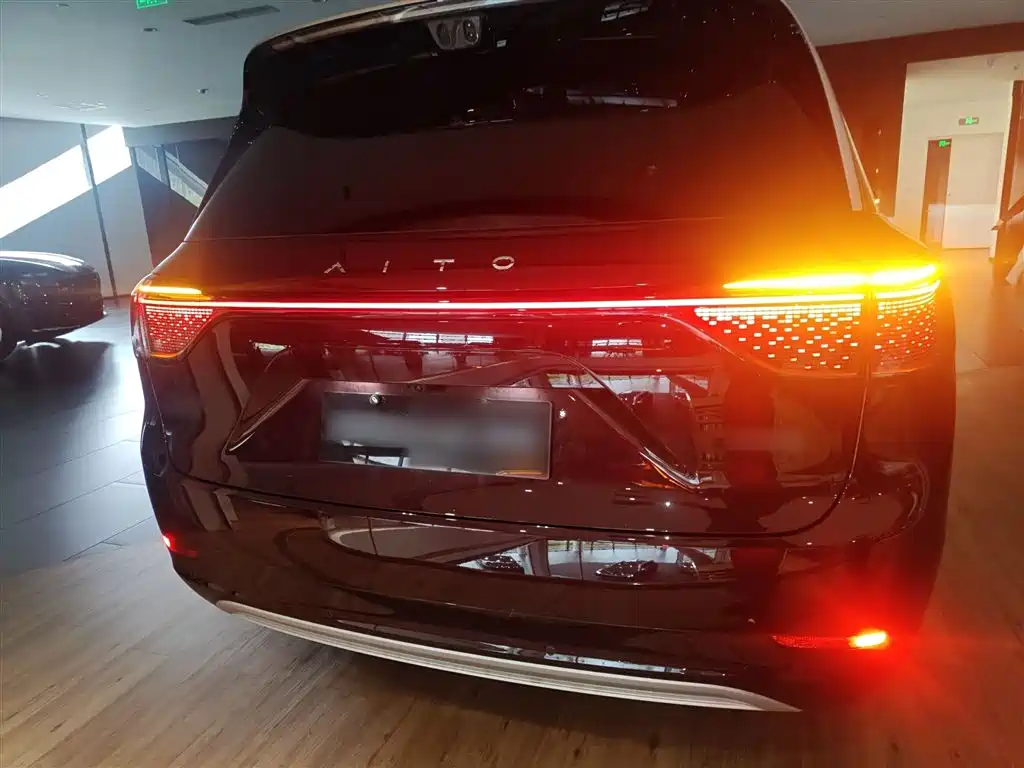 AITO Wenjie AITO M9 2025 Extended Range Ultra 52kWh 5-Seater фото 6