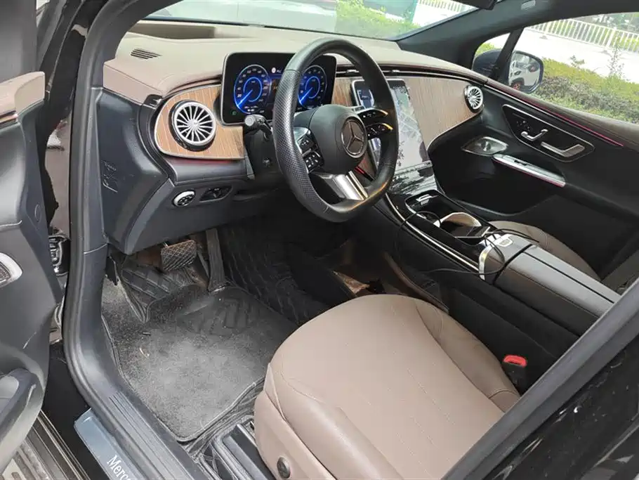 MERCEDES-BENZ EQE SUV