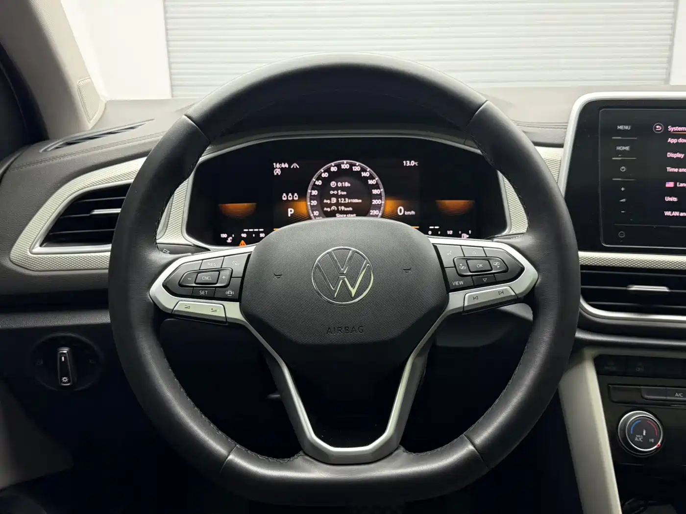 Volkswagen T-ROC 2023 280TSI DSG 2WD Time Edition фото 11