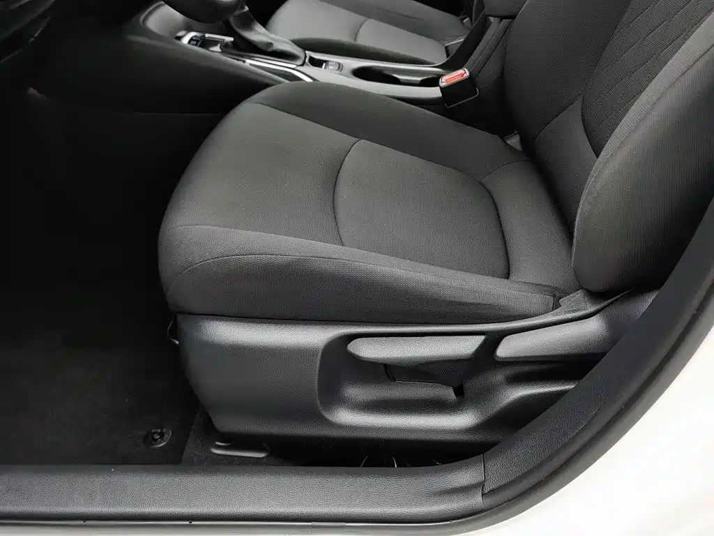 Фото 20 - Toyota Corolla