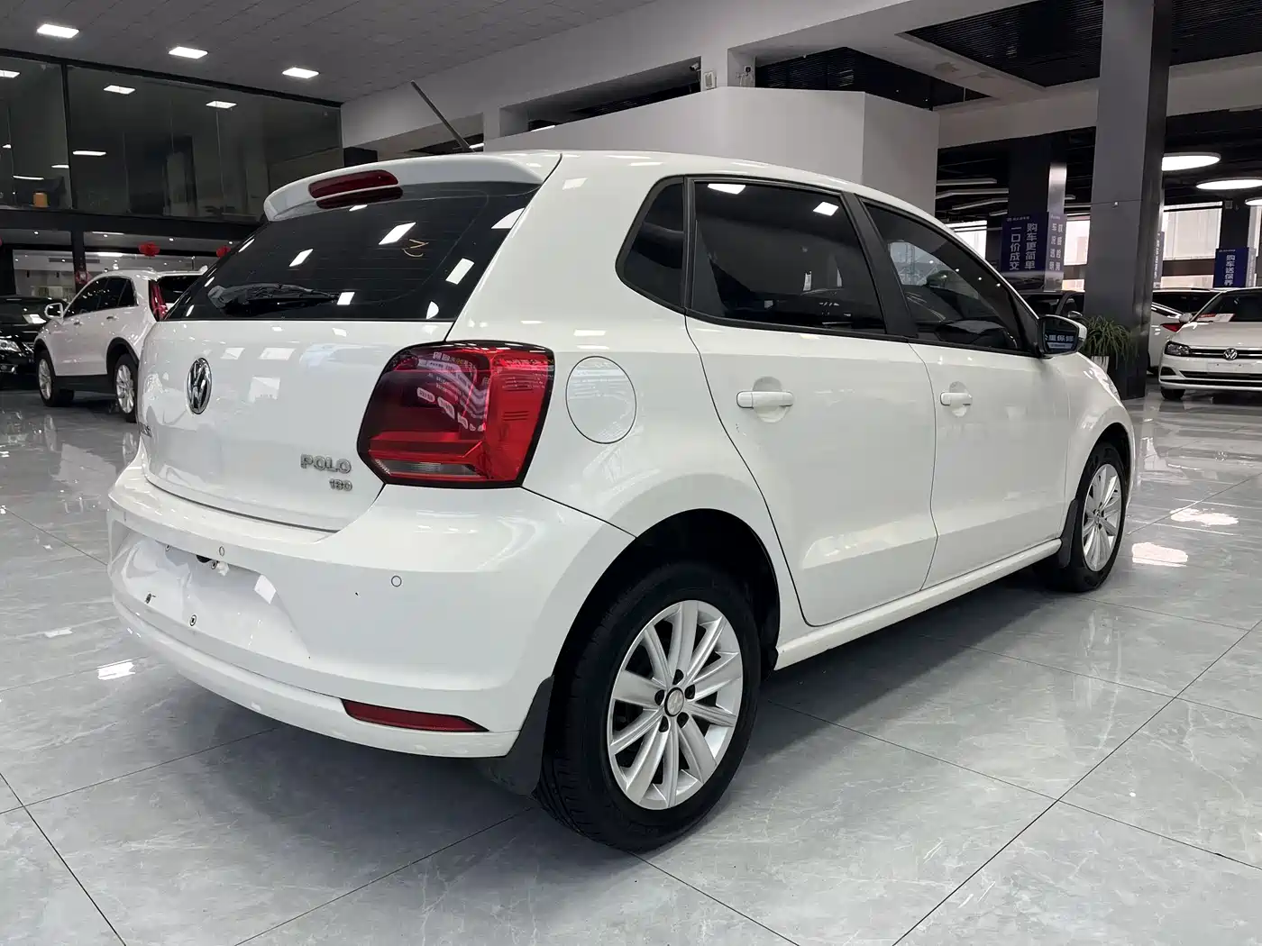 Volkswagen Polo 2014 1.6L Automatic Comfort Edition фото 5