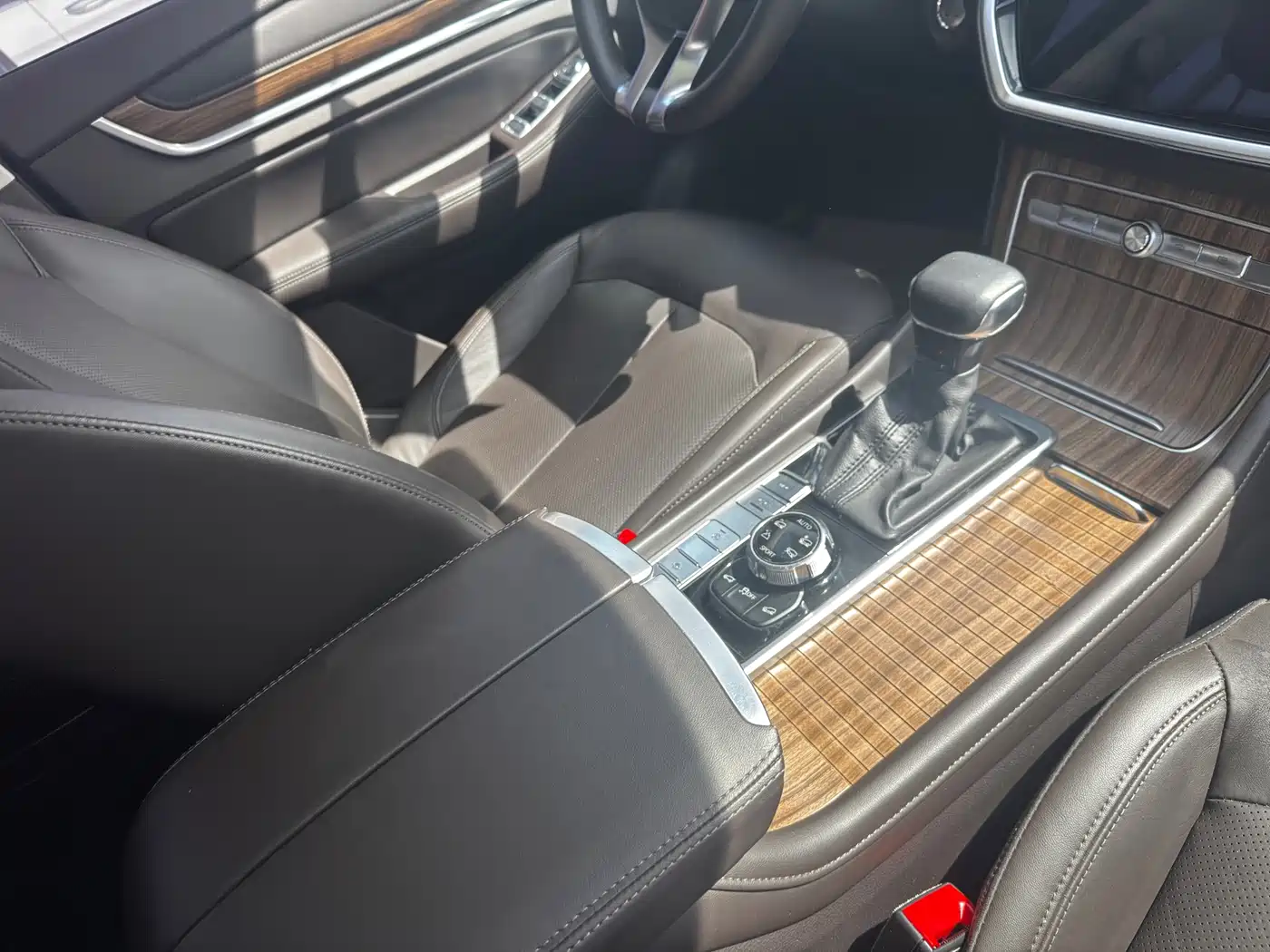 Roewe RX8 2019 2018 30T Smart Internet AWD Flagship Edition