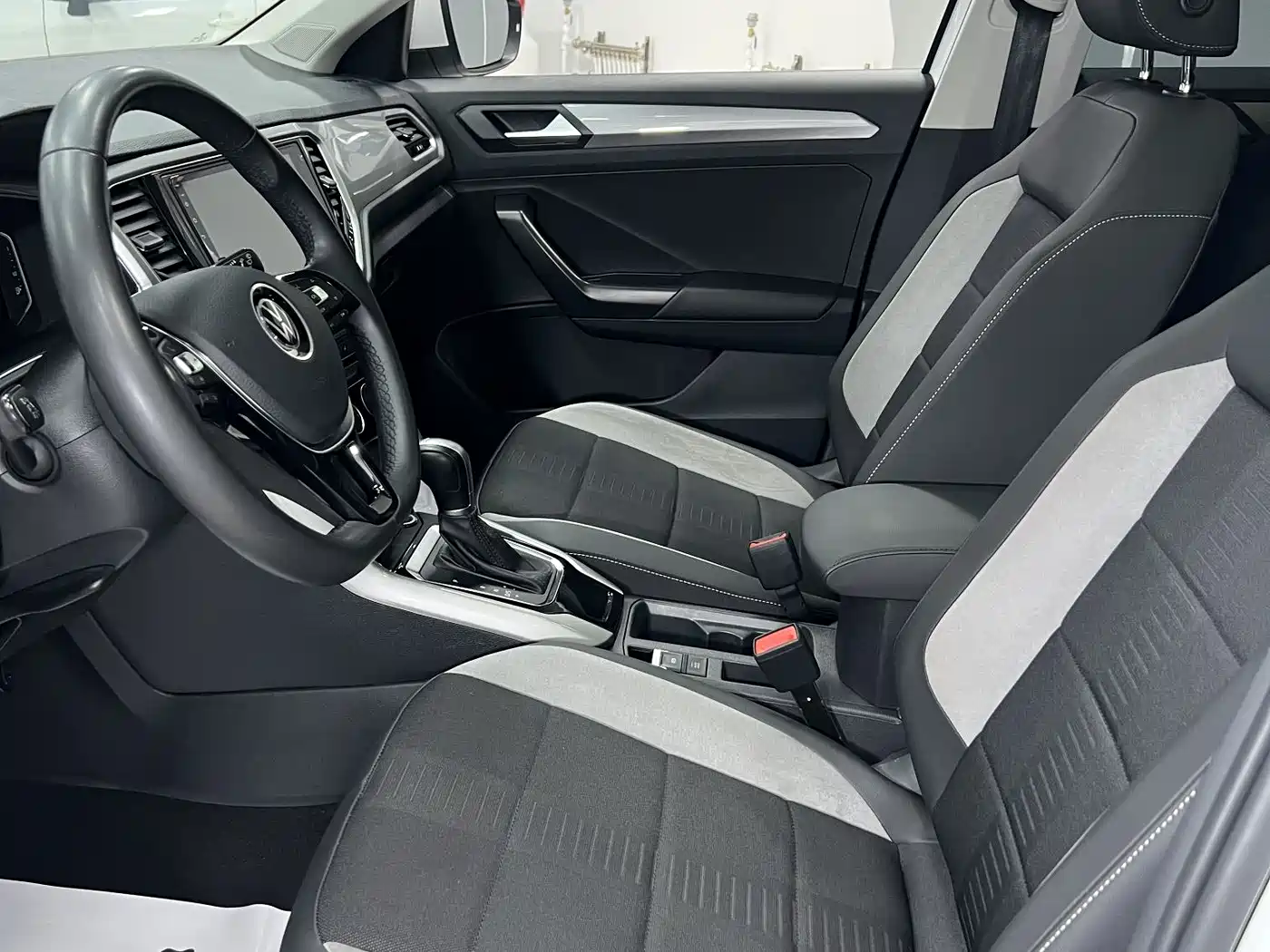 VOLKSWAGEN T ROC EXPLORING SONGS