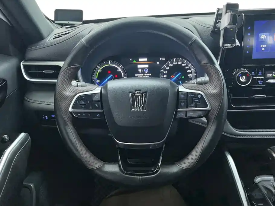 Фото 15 - Toyota Crown Kluger