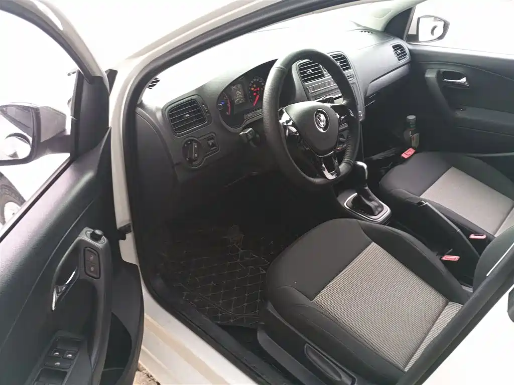 Volkswagen Polo 2018 1.5L Auto Safe Drive фото 11