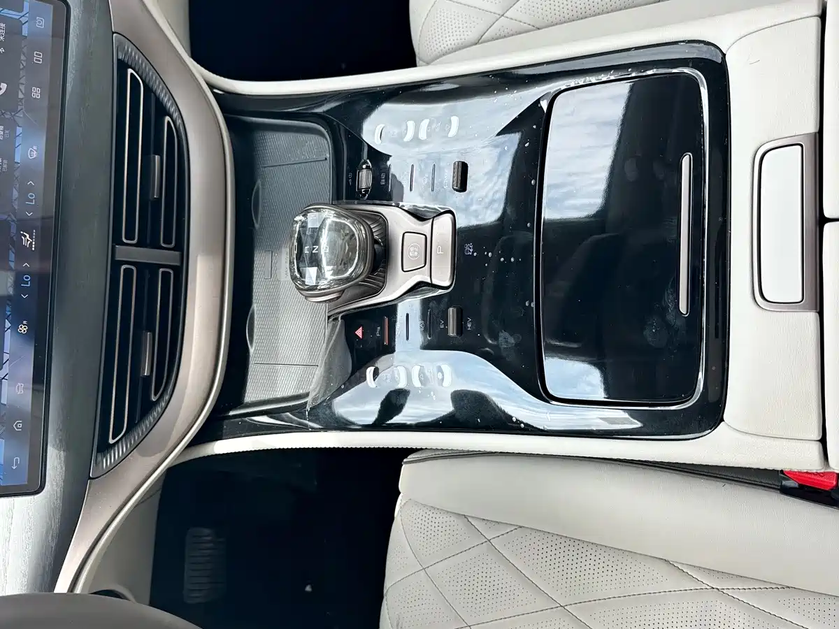 Denza D9 2022 2022 DM-i 970 AWD Flagship