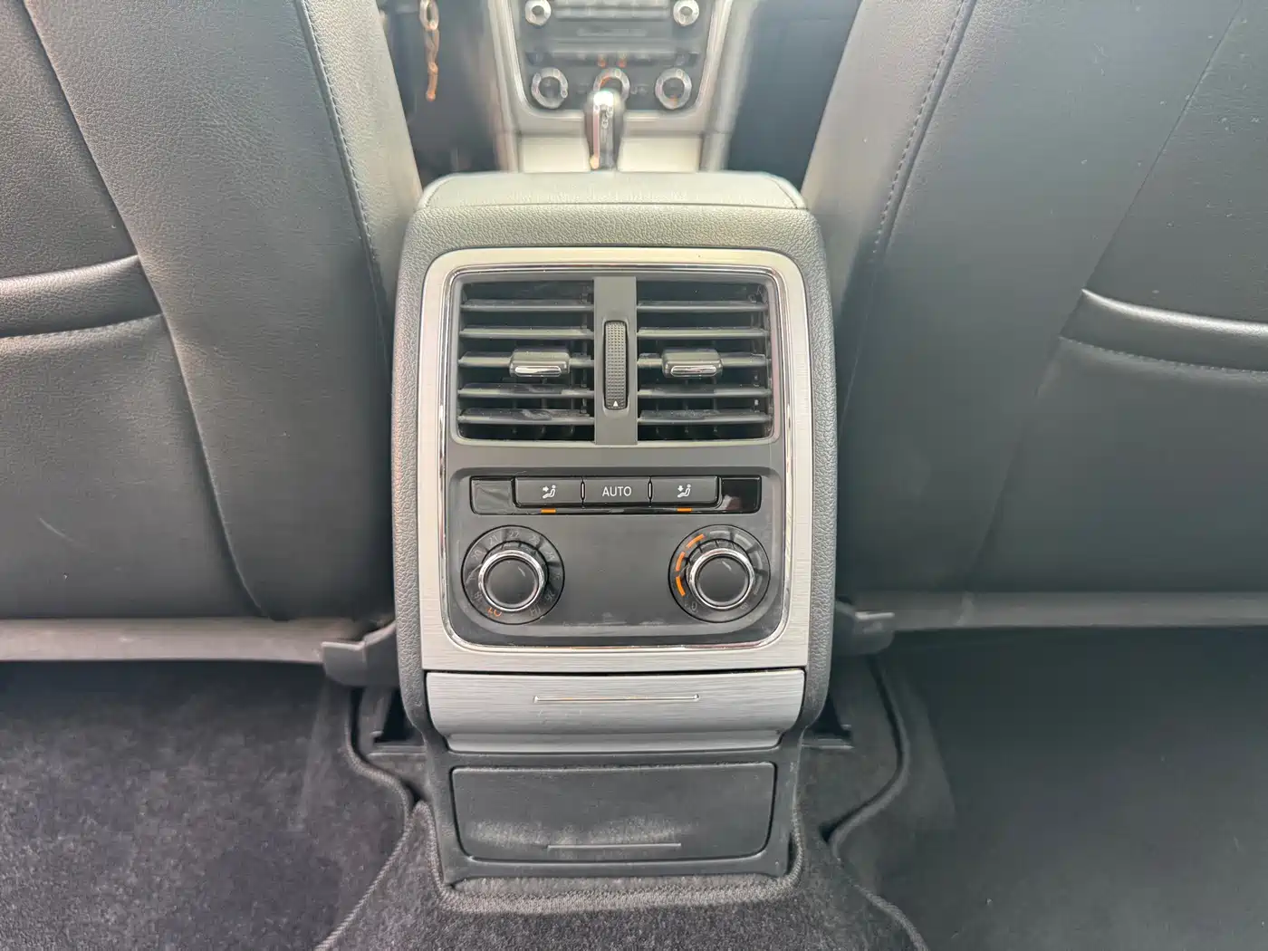 Volkswagen Passat 2012 2011 1.8TSI Automatic Premium Edition