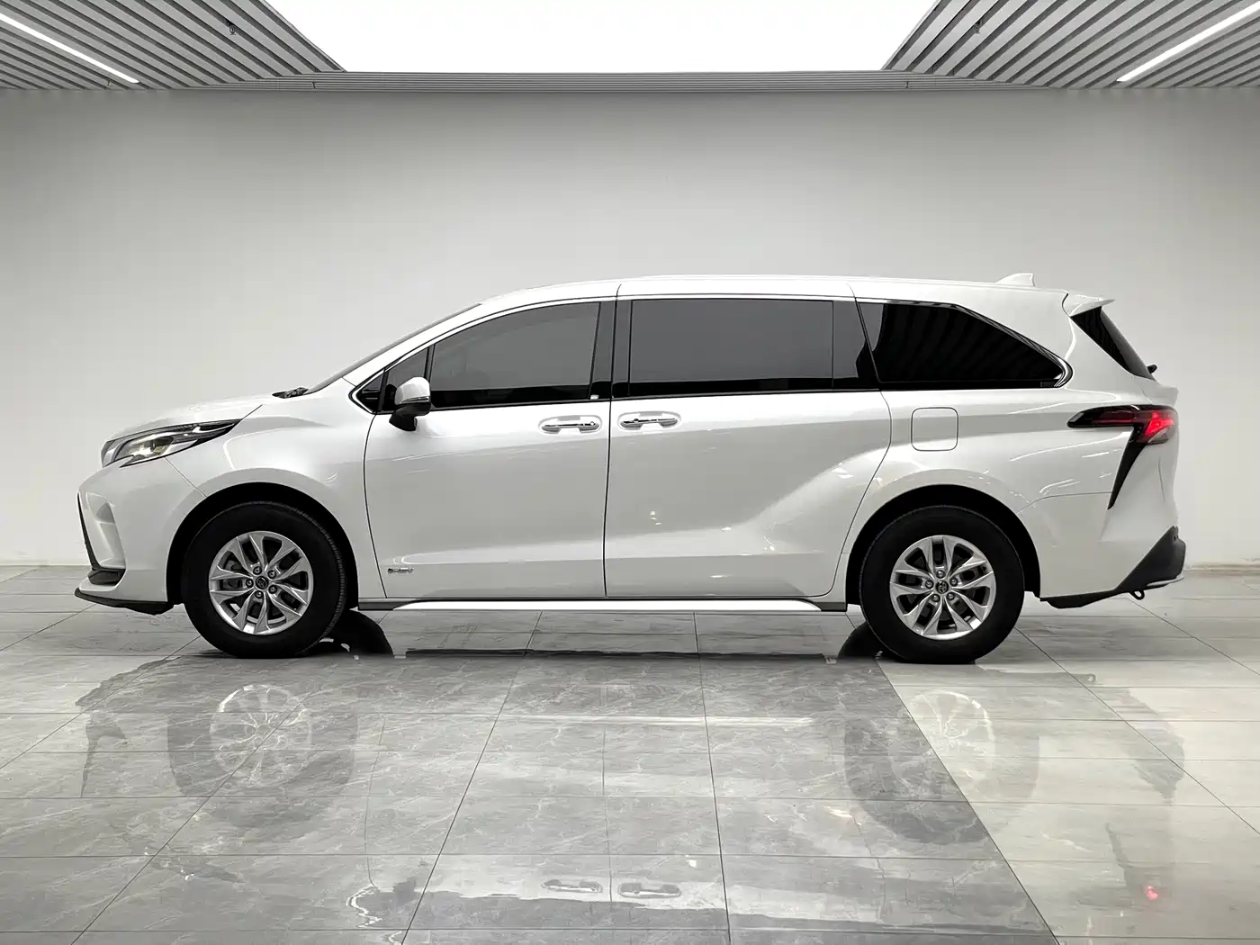 Toyota Granvia 2025 2024 2.5L Hybrid Comfort