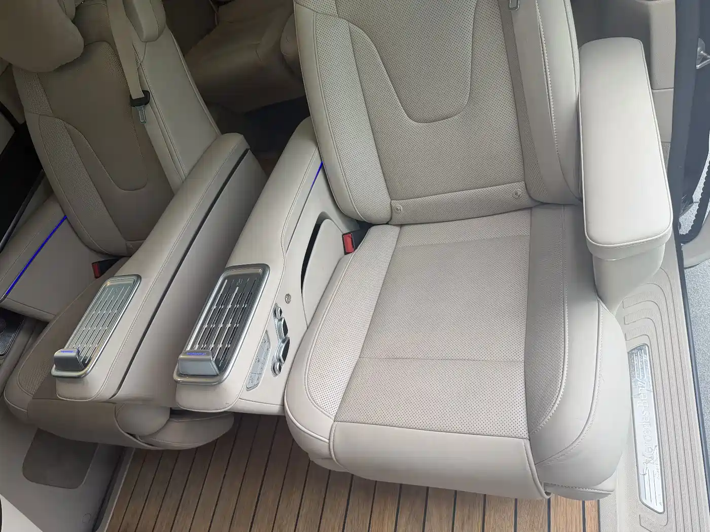 Mercedes-Benz V-Class 2025 2024 V 300 L Long Wheelbase Luxury Edition