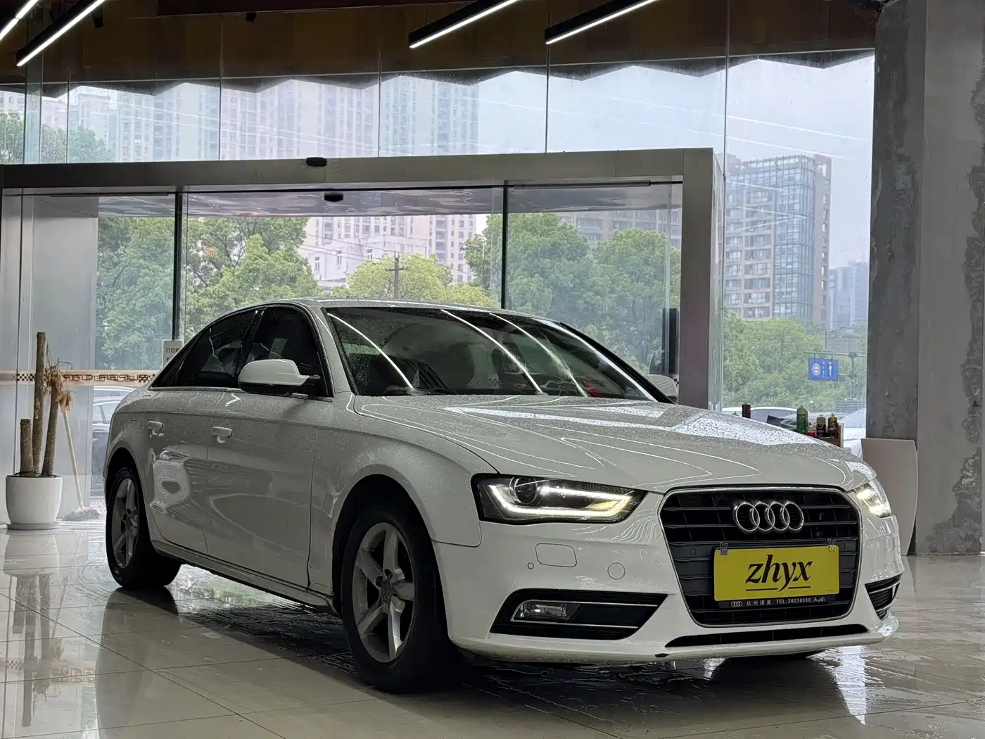 Audi A4L 2013 35 TFSI Automatic Standard фото 3