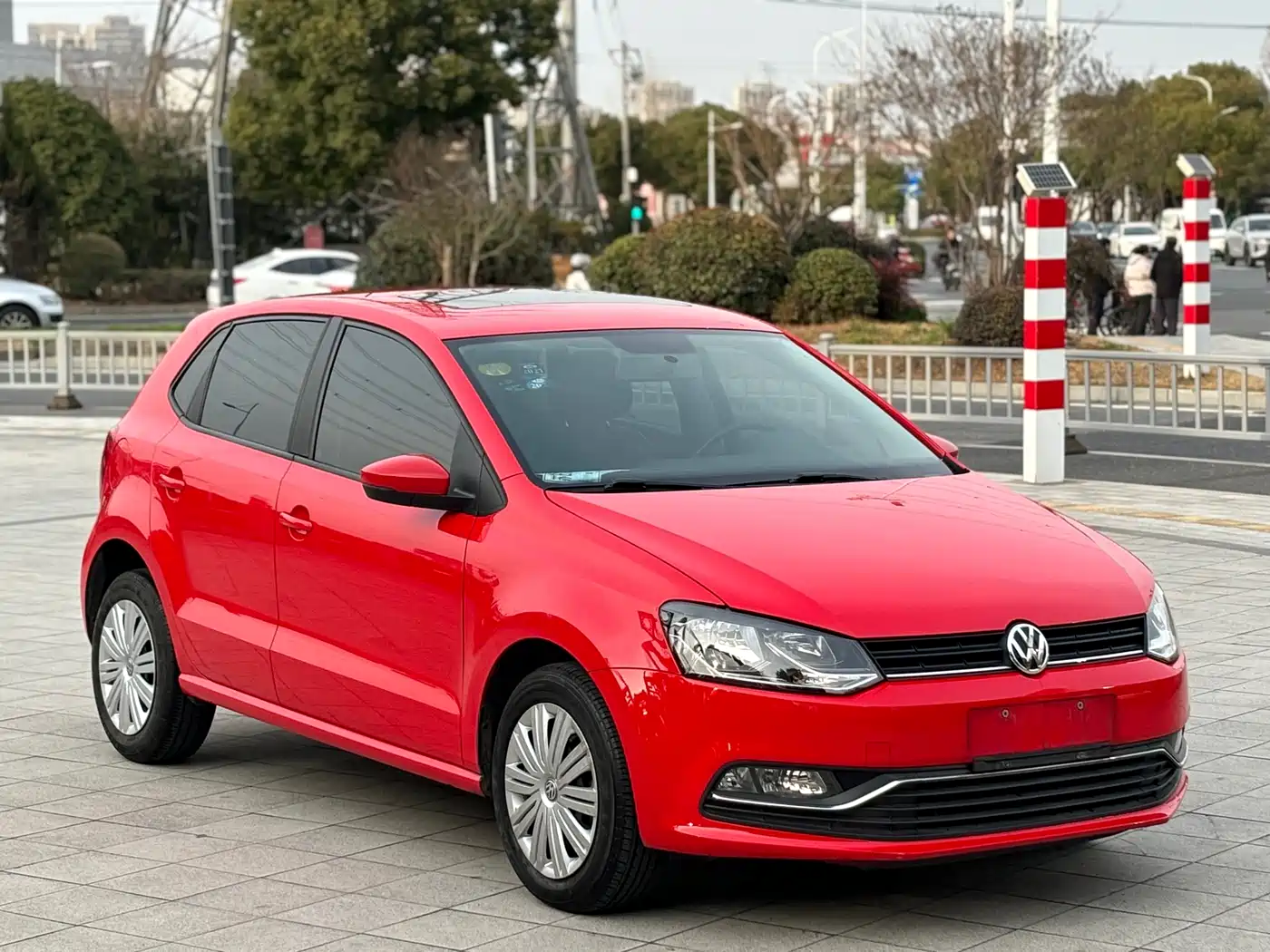 VOLKSWAGEN POLO