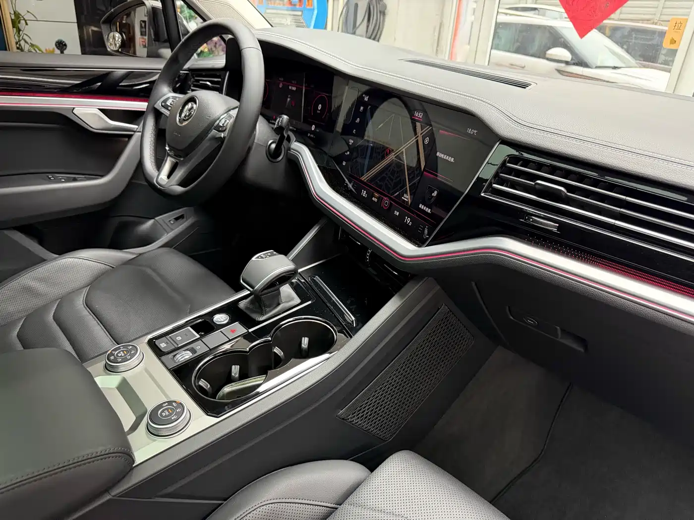 Volkswagen Touareg 2019 2.0TSI Sharp Wing Edition China VI фото 33