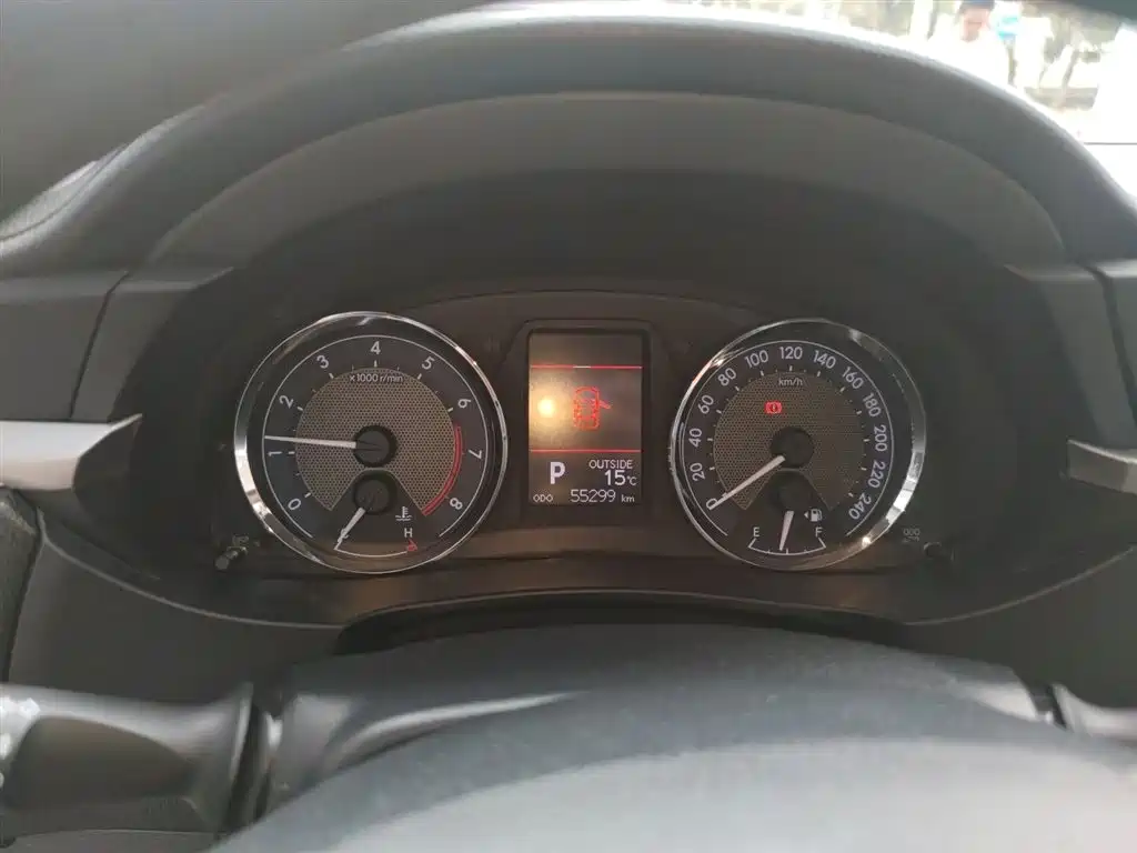 Toyota Corolla 2014 1.6L CVT GL-i фото 5